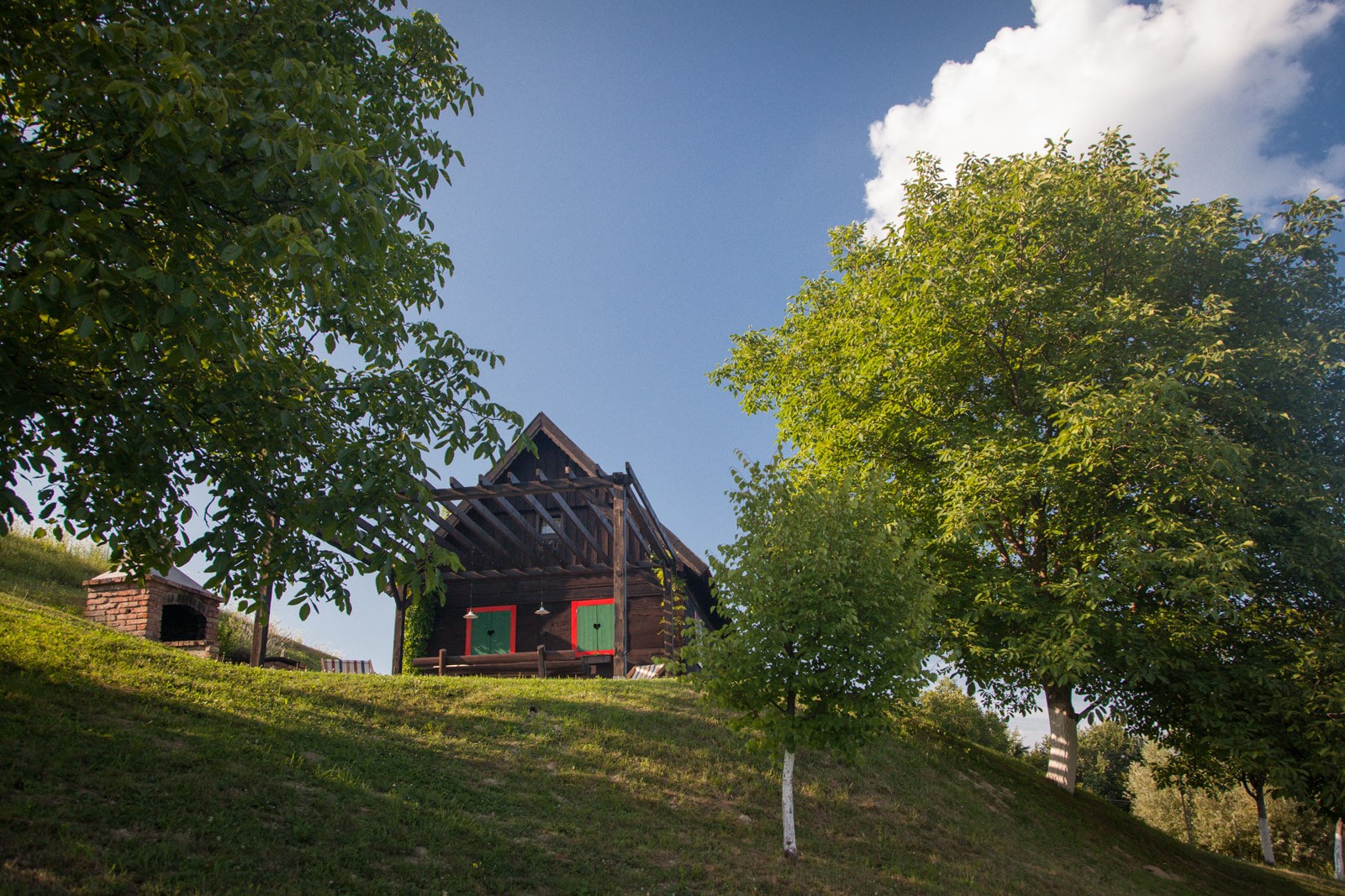 Ovo je Kućica, stogodišnja kuća za odmor u Zagorju, točnije u Krajskoj Vesi. 