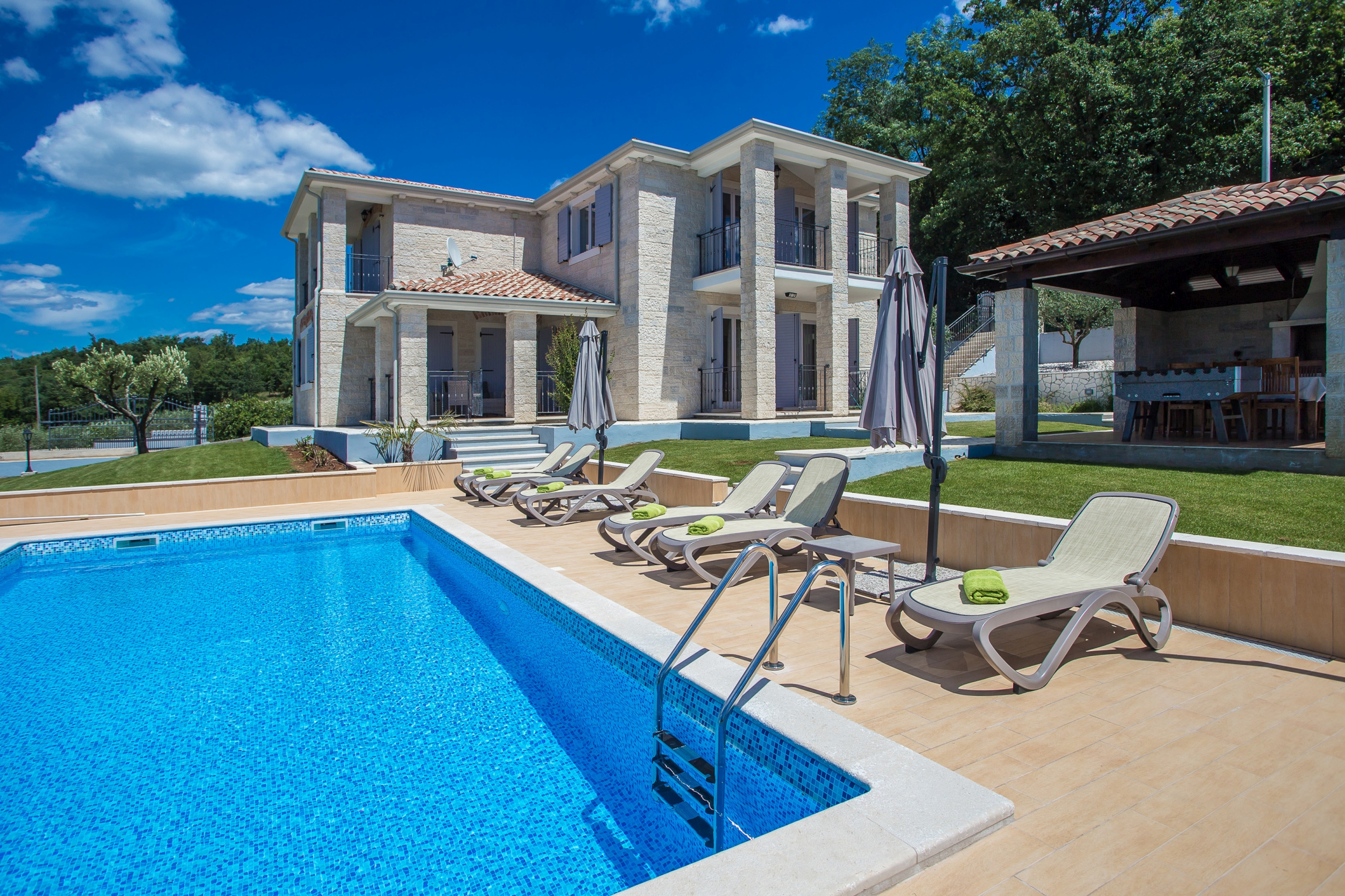 Villa Ilmea nalazi se u naselju Ferenci, u Vižinadi, blizu Motovuna.