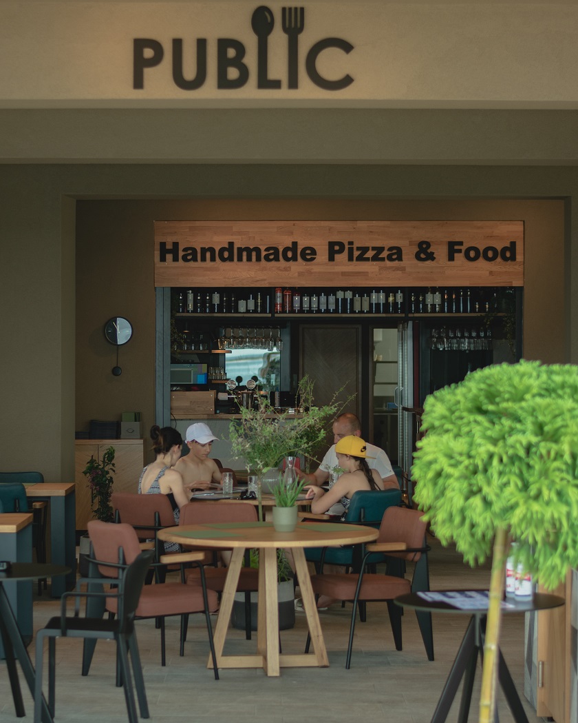 Krajem lipnja u Mandrama na otoku Pagu otvoren je Public, popularna pizzerija koja je svoju prvu lokaciju otvorila u Voltinom naselju u Zagrebu.