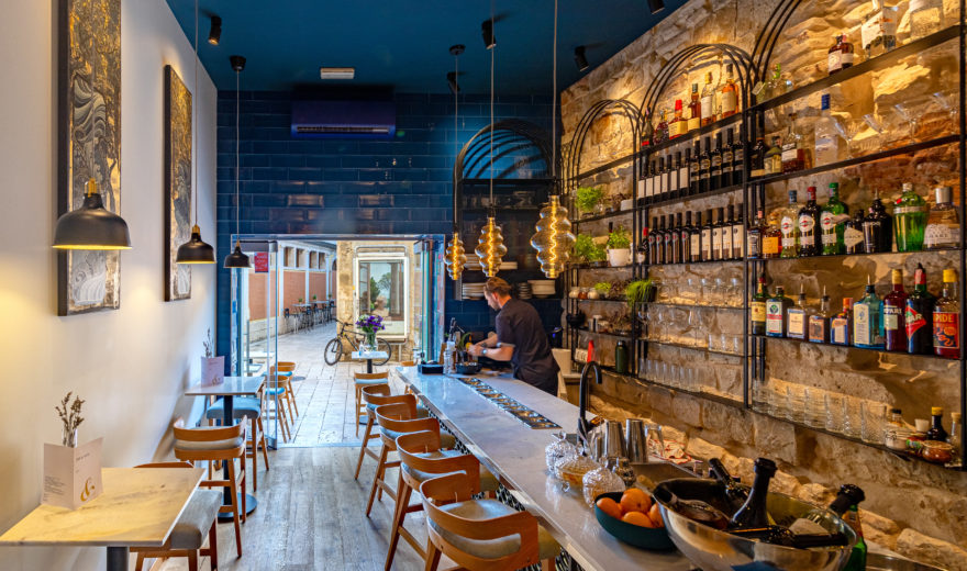 Krajem srpnja u Splitu, na adresi Obrov 4, otvoren je Pinku, novi restoran posvećen ribi. 