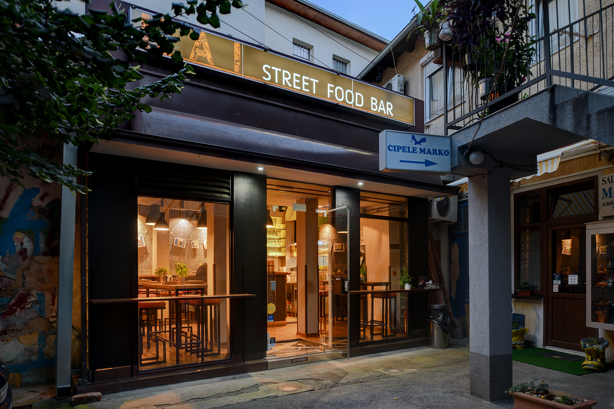 Sredinom srpnja otvoren je azijski streetfood Kai. Nalazi se na adresi Jurišićeva 2a. 