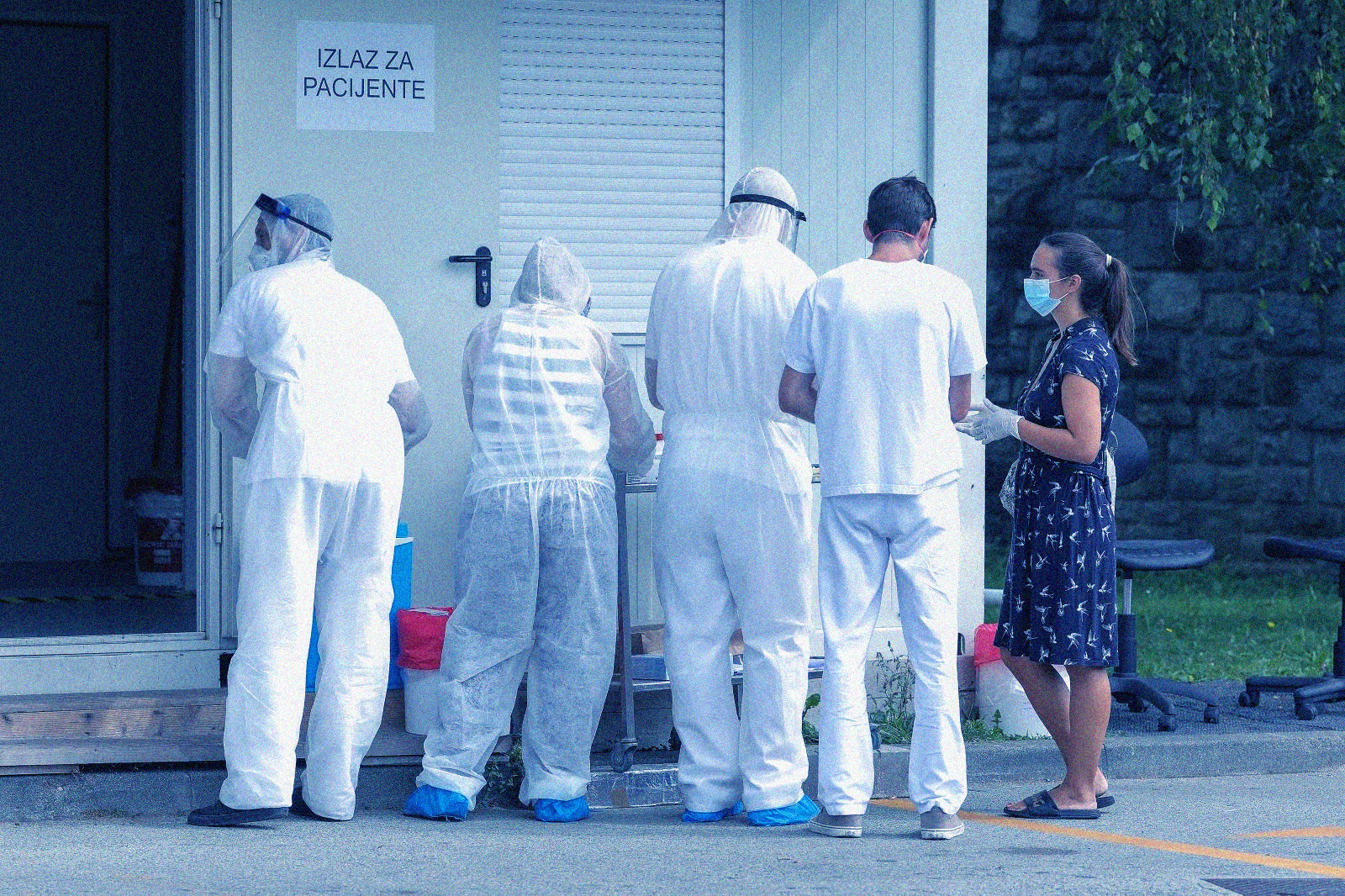 Lokalni stožeri od jutra javljaju o novim slučajevima zaraze. U Istri je umrla žena