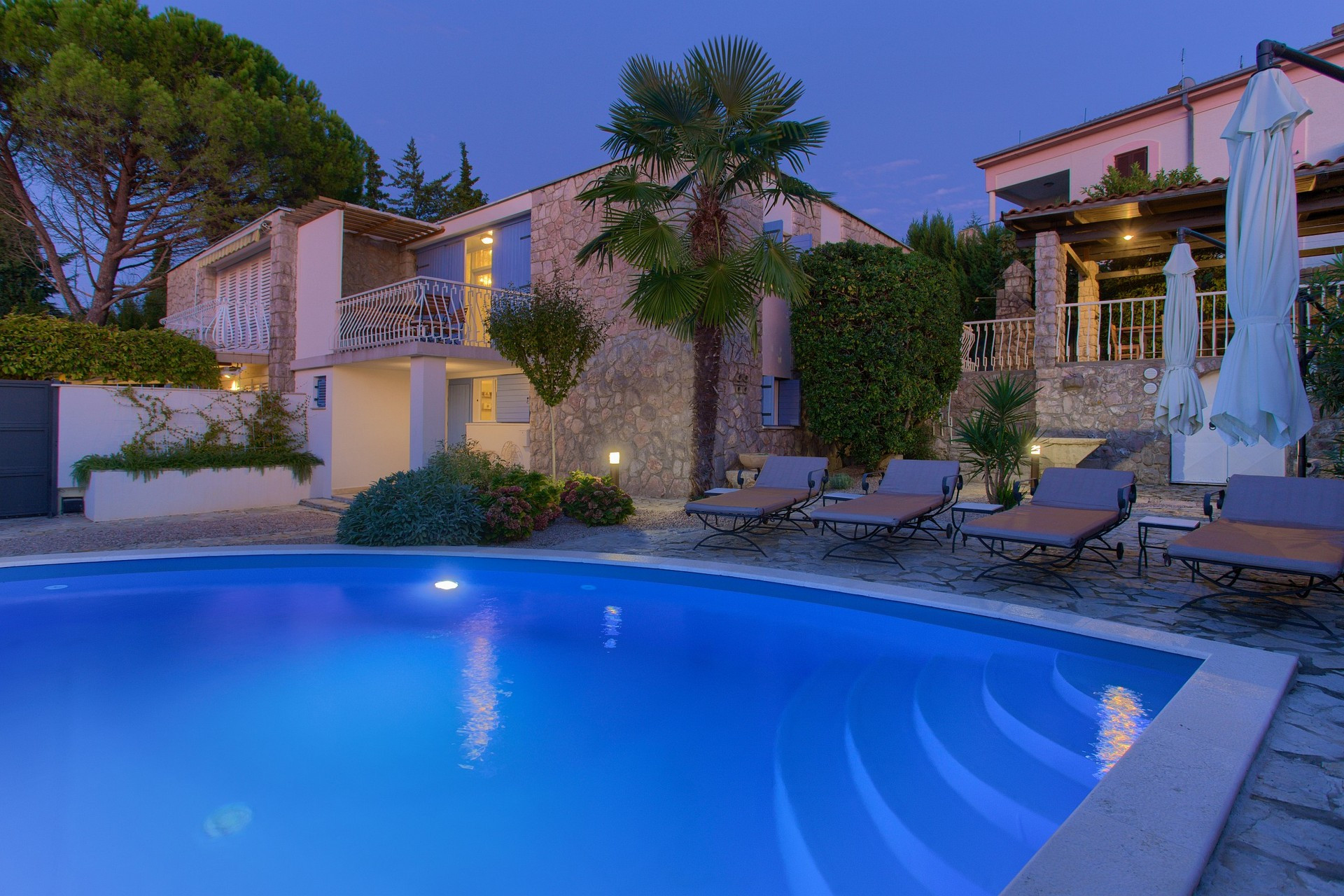 Villa Blue Dondola nalazi se u Malinskoj na otoku Krku.
