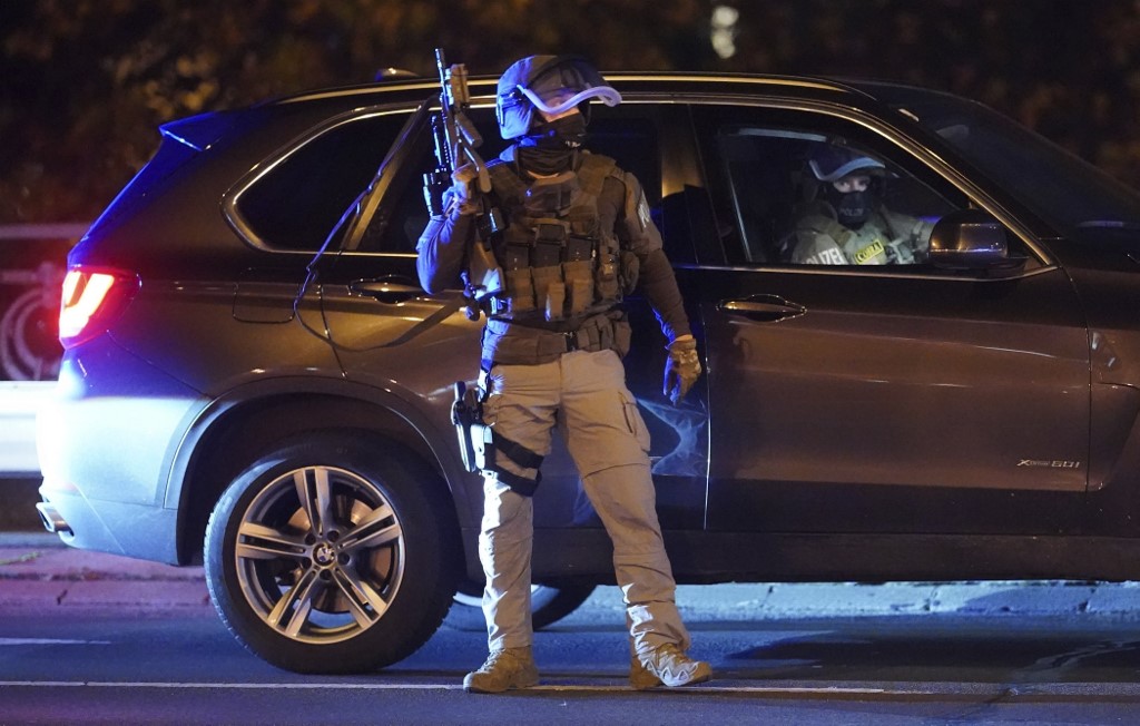 Policija je sinoć objavila da je do pucnjave došlo na 6 lokacija u blizini centra Beča.