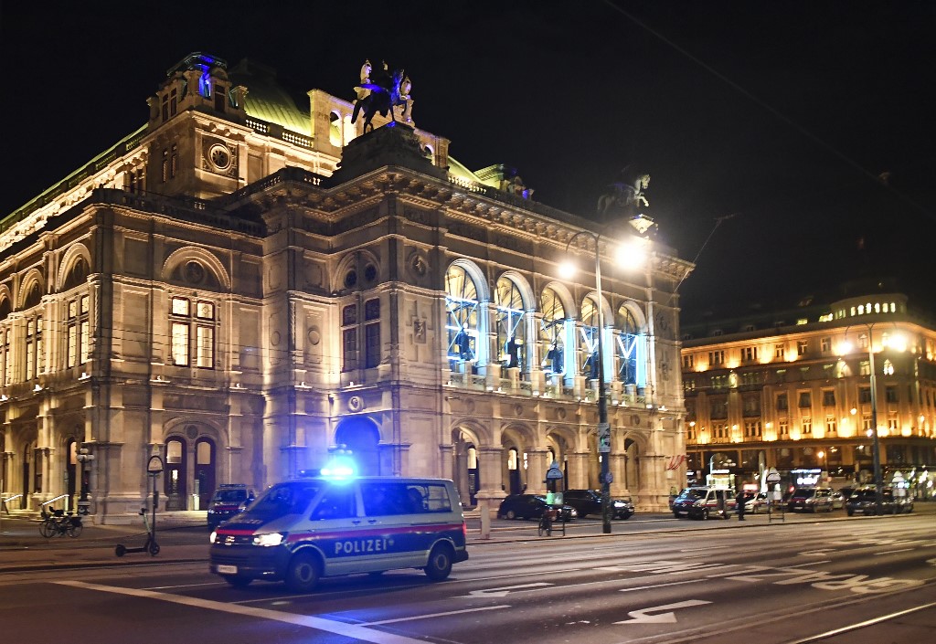 U ponedjeljak oko 20 sati više napadača krenulo je pucati središtem Beča.