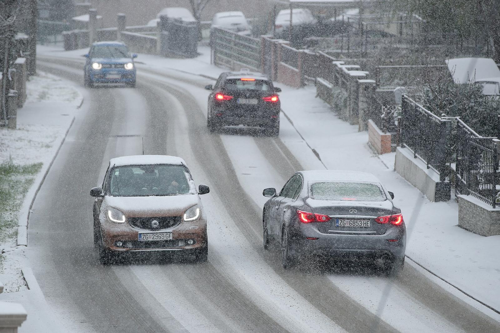 Prvi snijeg danas je pao i u Zagrebu. /Goran Stanzl/PIXSELL