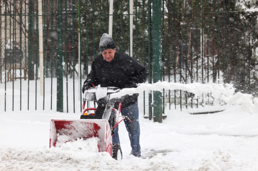 U noći s nedjelje na ponedjeljak  u New Yorku je napadalo 60 centimetara snijega. 