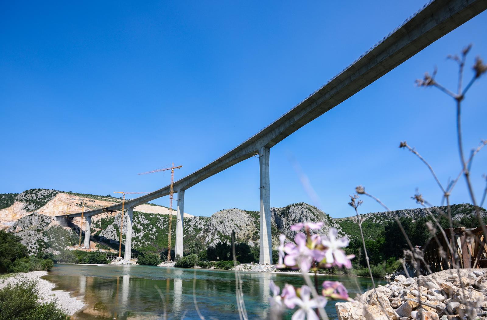 Most je trebao biti završen u ožujku 2022. godine. No to se nije dogodilo pa je BiH pokrenula proceduru naplate penala izvođačima. Foto: Denis Kapetanovic/PIXSELL