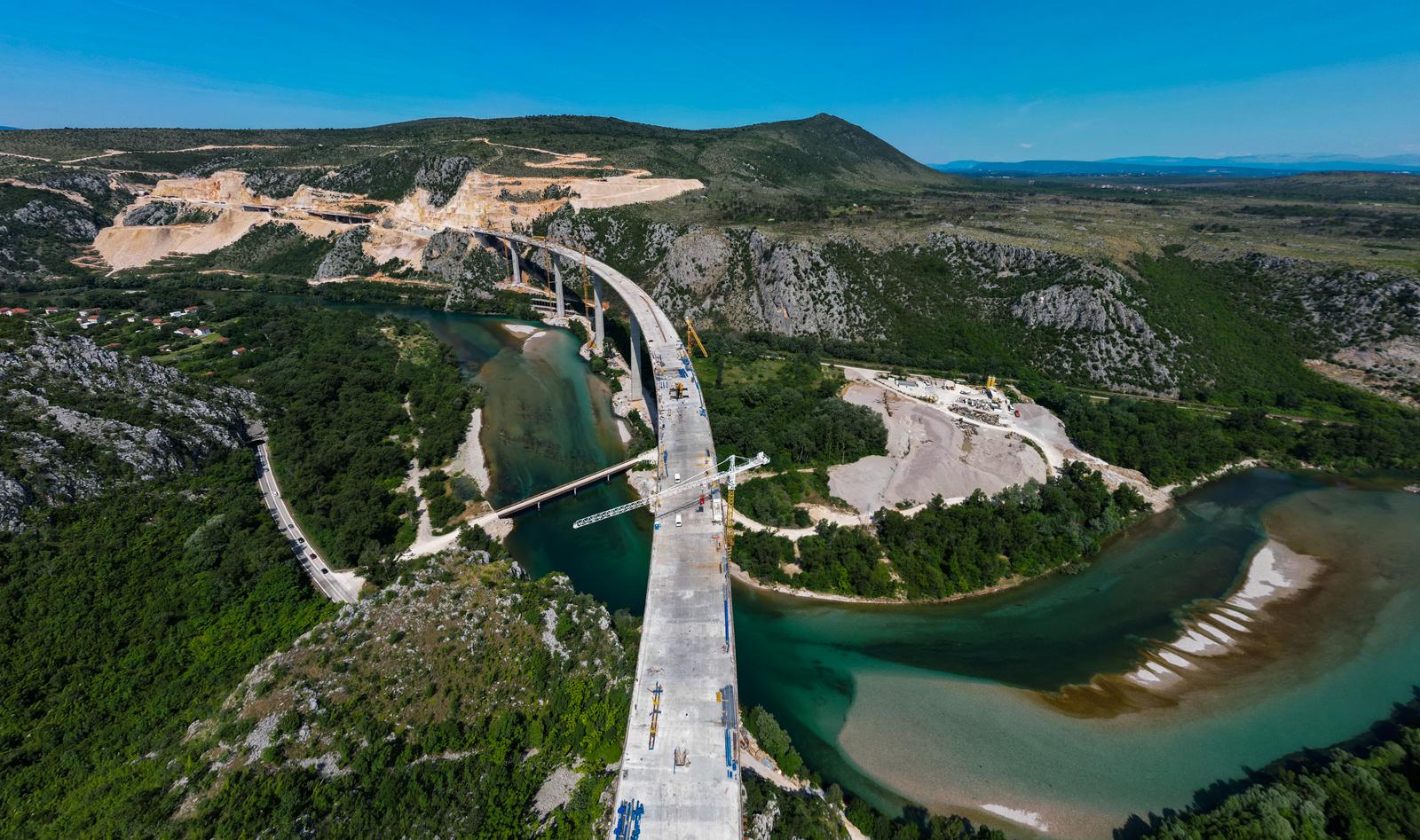 Most Počitelj jedan je od najviših mostova u regiji. Njegova se izgradnja bliži kraju. Foto: Denis Kapetanovic/PIXSELL