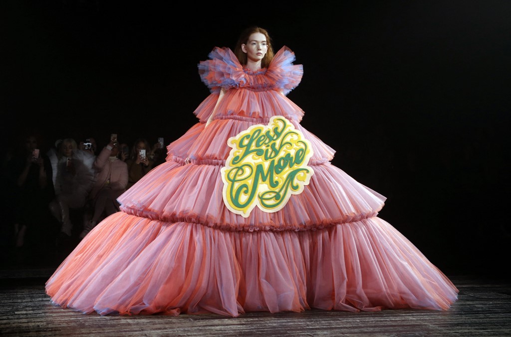 A model presents a creation by Viktor and Rolf during the 2019 Spring-Summer Haute Couture collection fashion show in Paris, on January 23, 2019. (Photo by FRANCOIS GUILLOT / AFP)
