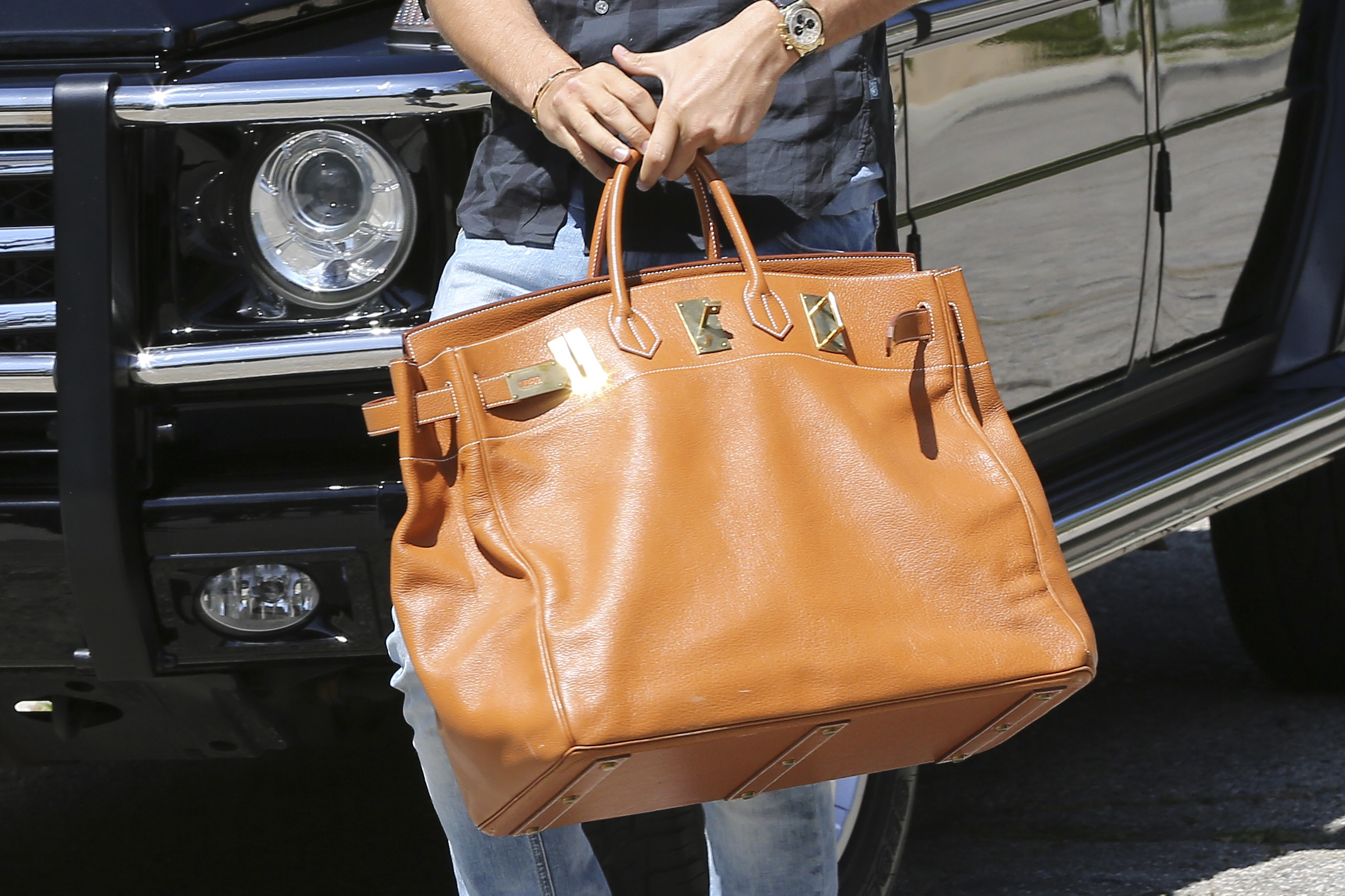 Beverly Hills, CA - Part 2 - Scott Disick arrives at Kim Kardashian's house in Beverly Hills this afternoon, toting around a brown Hermes Birkin bag.  Scott was dressed casual in a plaid shirt with distressed jeans.  The reality star was out without long-time beau, Kourtney Kardashian amidst recent rumors that Scott may not be Mason's biological father.  
           April 4, 2013,Image: 157874401, License: Rights-managed, Restrictions: World Rights,World Rights, Model Release: no, Pictured: Scott Disick