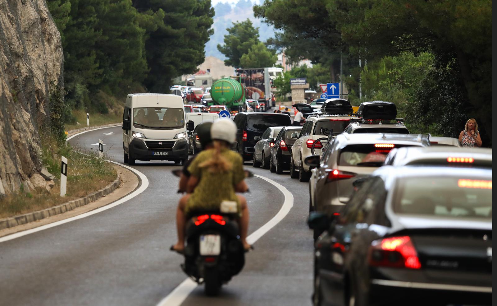 Prometna gužva na cesti od Šibenika prema Splitu