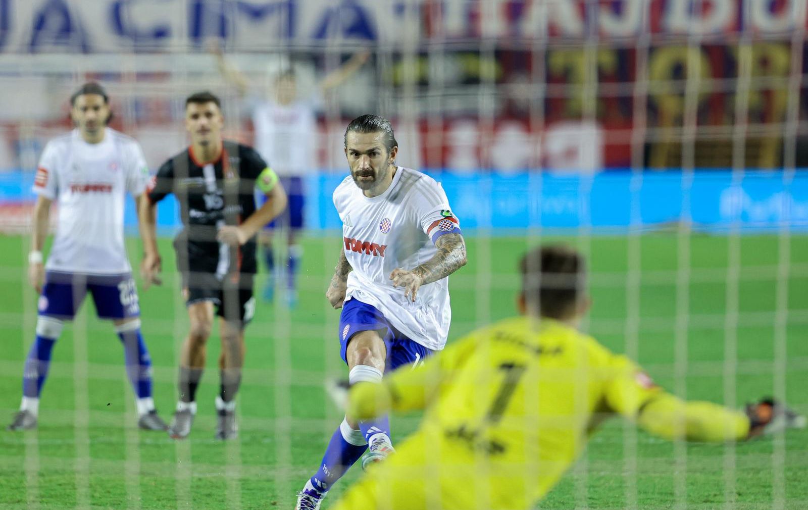 livaja-penal.jpg