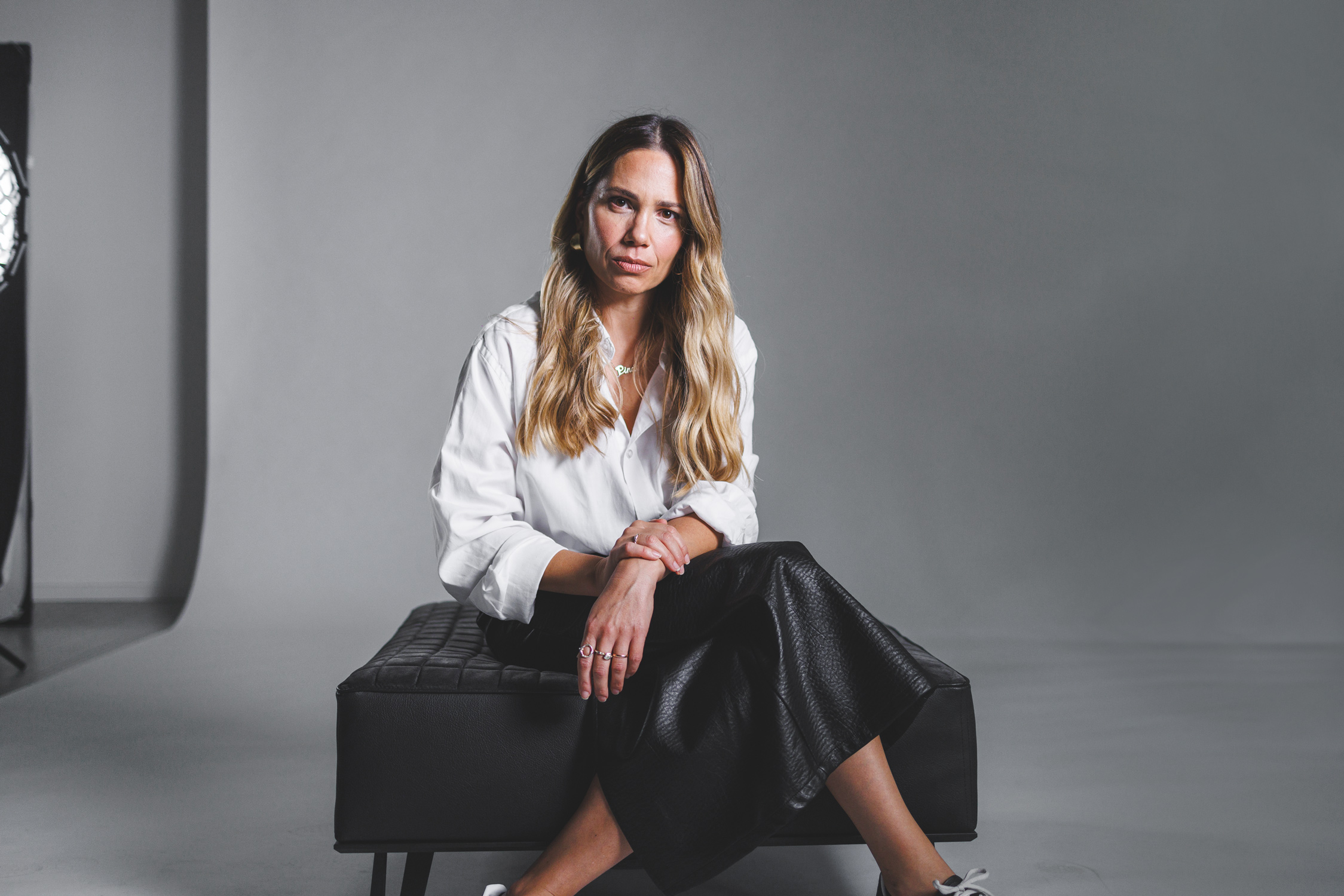 Ajoyib fohishalar Luntik yoqimli qiz bilan jinsiy aloqa