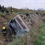 Teška prometna nesreća u Srbiji: u prevrtanju autobusa poginula tri putnika, 39 ozlijeđenih