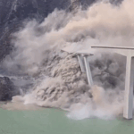 Video. Prvo su se pojavile pukotine. A onda je novootvoreni kineski most samo nestao u provaliji