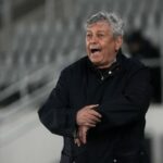 Loše vijesti iz Rumunjske. Legendi i najstarijem izborniku na svijetu pozlilo tijekom sastanka s igračima