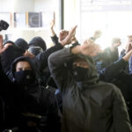 Hit status na Facebooku: ‘Kad skandirate NDH, dižete desnicu i vrijeđate ljude – zašto skrivate lica?’