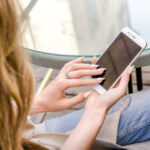 Dugi nokti otežavaju korištenje zaslona osjetljivih na dodir. Novi lak za nokte mogao bi riješiti taj problem