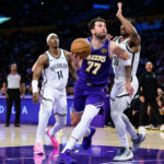 Dončić i dalje igra brutalno, a Lakersi su sve bliže osiguravanju sjajne startne pozicije u doigravanju