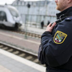 Gospođa u Münchenu jako kasnila na vlak, divljački ugrizla konduktera koji ju je pokušao spriječiti da uskoči