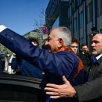 Video. Rezu Pahlavija, sina bivšeg iranskog šaha, u Berlinu polili crvenom tekućinom