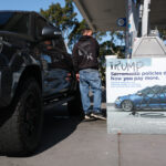 Na blokadi Hormuza profitira američka naftna industrija, ali gube građani SAD-a. Trump mora odabrati stranu