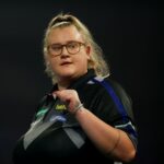 Senzacija u pikadu, mlada Engleskinja srušila tri bivša svjetska prvaka i postala prva žena s PDC titulom