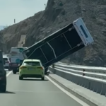 Video. Ignorirao zabranu na Krčkom mostu, kamp kućica mu se zbog olujne bure zamalo strovalila u more