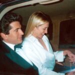 Ovaj Instagram profil secira stil Carolyn Bessette Kennedy i otkriva što je točno nosila