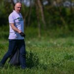 Grlić Radman na livadi našao odbačenu gumu, jako se uzrujao: ‘Netko je djelovao protiv prirode’