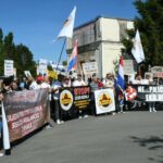 Foto. Novi prosvjed protiv protiv megafarmi i klaonica pilića. Bijesni Siščani: ‘Profit njima, smrad nama!’