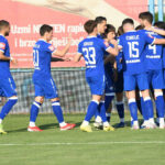 Ludnica na utakmici Slavena i Hajduka. Splićane jednom VAR spasio nakon teške gluposti, a domaći brzo opet zabili