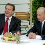 Putin svog ‘njemačkog potrčka’ vidi kao ključnog pregovarača o kraju rata u Ukrajini. Tko je Gerhard Schröder?