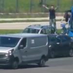 Video. Nevjerojatne scene u Novom Zagrebu: muškarac skakao po autima nasred avenije, građani ga svladali