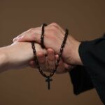 Skandal trese Šumadijsku eparhiju: ‘Svećenik mi je zaveo ženu, plaćao je hotelske sobe da se viđa s njom’