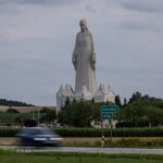 Katolički tajkun u jednom od najsiromašnijih sela postavlja najveći kip Gospe u Europi, visok 55 metara