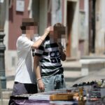 Kaos u Puli. Njemački turisti silno htjeli kupiti suvenire, ali bili im preskupi. Pa su se potukli s prodavačima