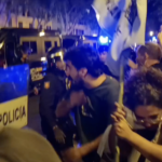 Video. Ljudima na Mallorci dozlogrdio masovni turizam. Tisuće prosvjedovale, policija na njih ispalila gumene metke