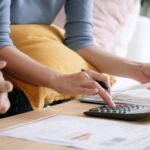 Nova studija: trajni financijski problemi povezani su s bržim starenjem mozga