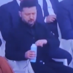 Hit video iz Pariza. Zelenski se riješio ‘neodvojivog’ čepa na plastičnoj boci kao da je ruski dron