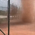 Video. Pješčani vrtlog nosio sve pred sobom na teniskim terenima u Krškom