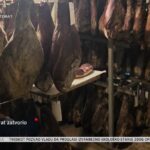Otkrivena ilegalna pršutana kod Drniša, zaplijenjeno gotovo tisuću pršuta