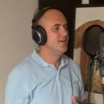Dabro se ozbiljno baca u estradne vode, objavio video sa snimanja albuma: ‘Sijeku mi, majčice, moje kose guste’