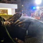 Foto. Ispred hotela u Tučepima zapaljen Mercedes. Kamere snimile maskiranu osobu s dva kanistra