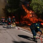 Video. Vatreni inferno guta sve pred sobom u Grčkoj, buktinja se opasno približila drevnom gradu