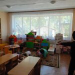 Moskva naredila simulacije talačkih kriza u ruskim vrtićima. Djeca leže na podu, u njih je upereno oružje