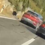Širi se video drame na cesti kod Labina. Nakon svađe izvadio nešto iz gepeka, drugi vozač ga pokosio autom