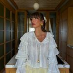 Boho bluze, šljokice i točkice: Kako trendove iz sedamdesetih nosimo danas