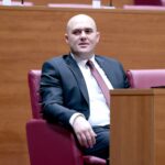 Dabro očajnički privlači pažnju na sebe, sada predlaže gradnju velebnog slavoluka pobjede na ulazu u Zagreb